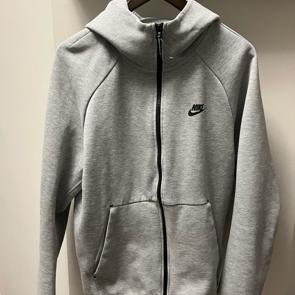 Nike tech fleece sweater